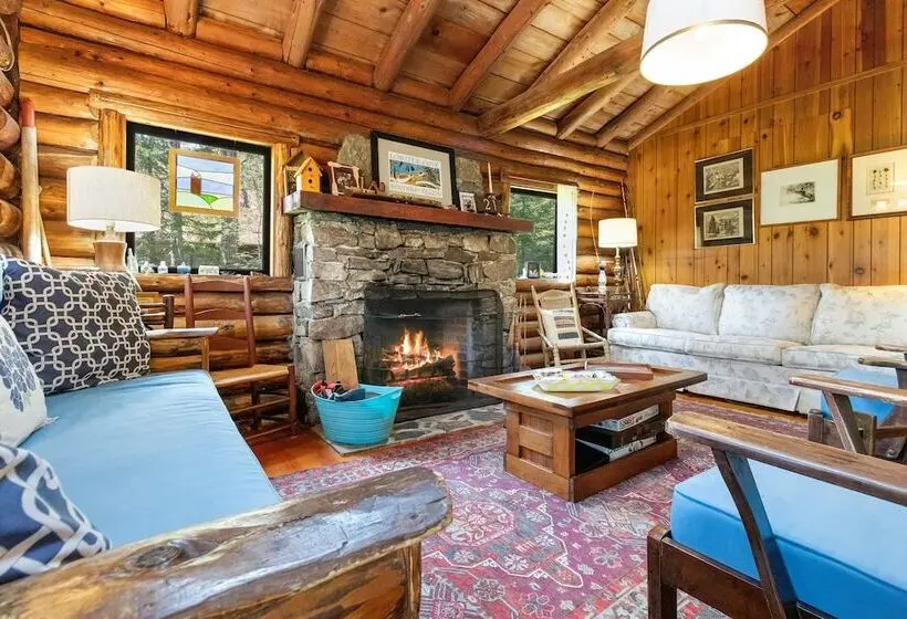 Cozy Home With Serene Views, Wood Burning Fireplace & Wifi
