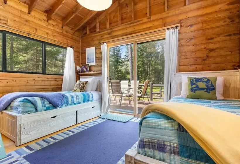 Cozy Home With Serene Views, Wood Burning Fireplace & Wifi