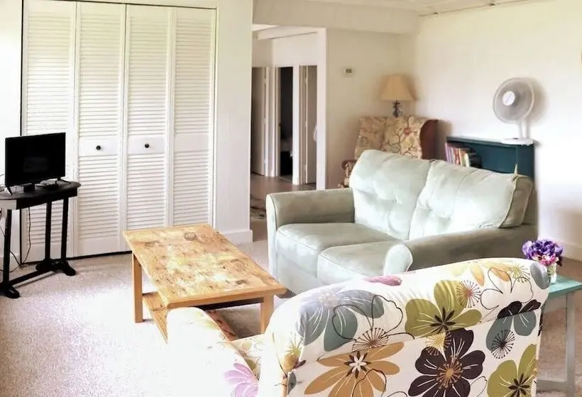 Ocean View Cottage Near Beach With Deck, Grill, & Full Kitchen