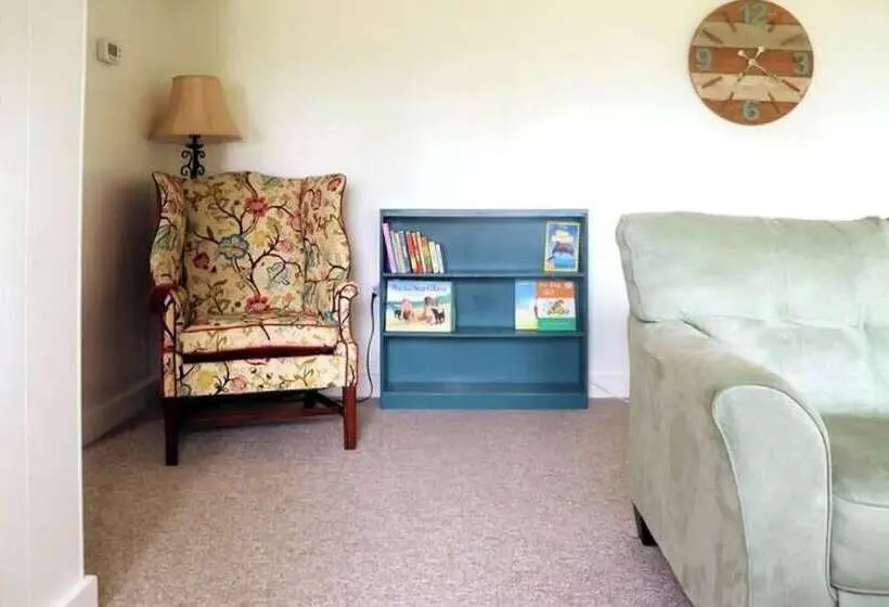 Ocean View Cottage Near Beach With Deck, Grill, & Full Kitchen