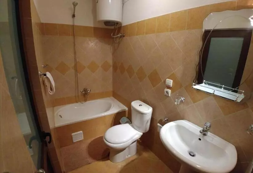 پانسیون Guest House Urat