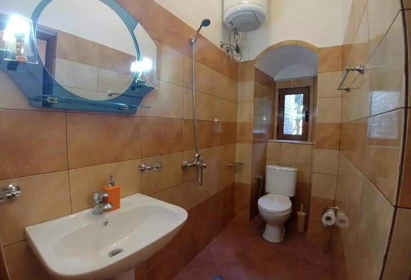 پانسیون Guest House Urat