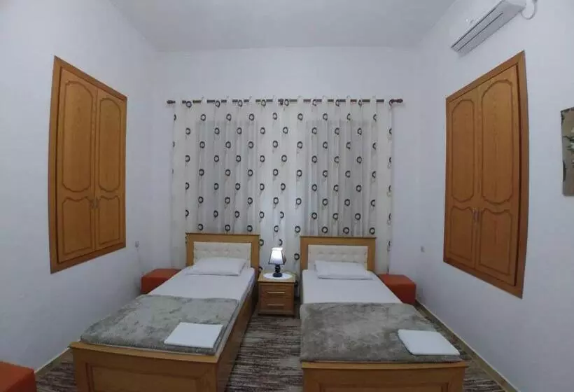 پانسیون Guest House Urat