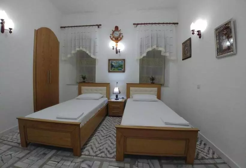 پانسیون Guest House Urat