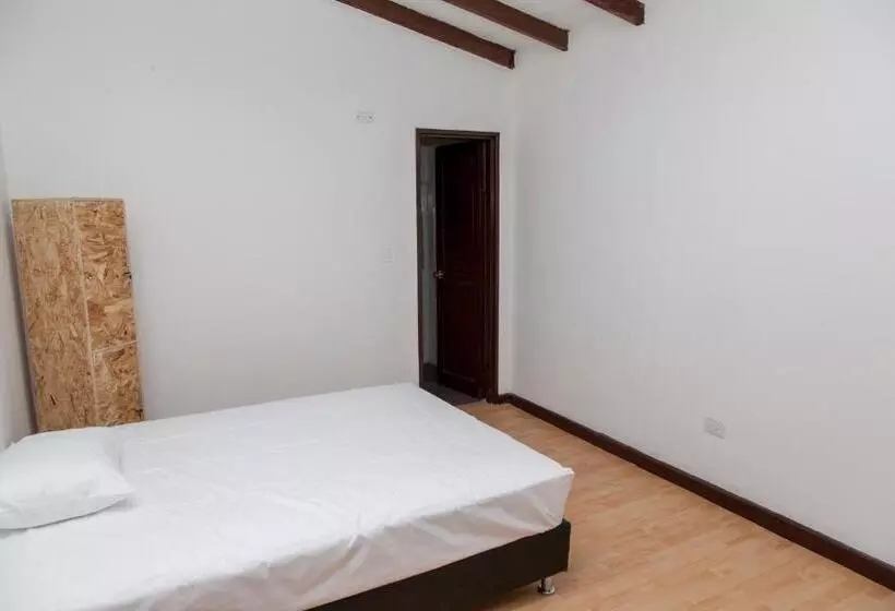 Majatalo Les Balcons Hostel