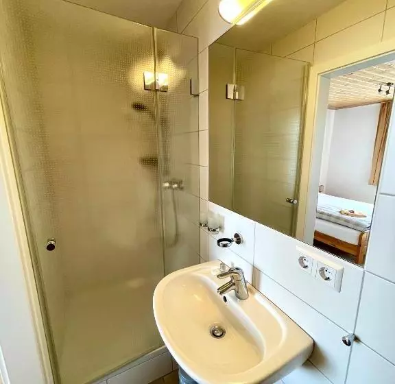 ユースホステル Landgasthof Linde Hepbach, Hotel & Restaurant