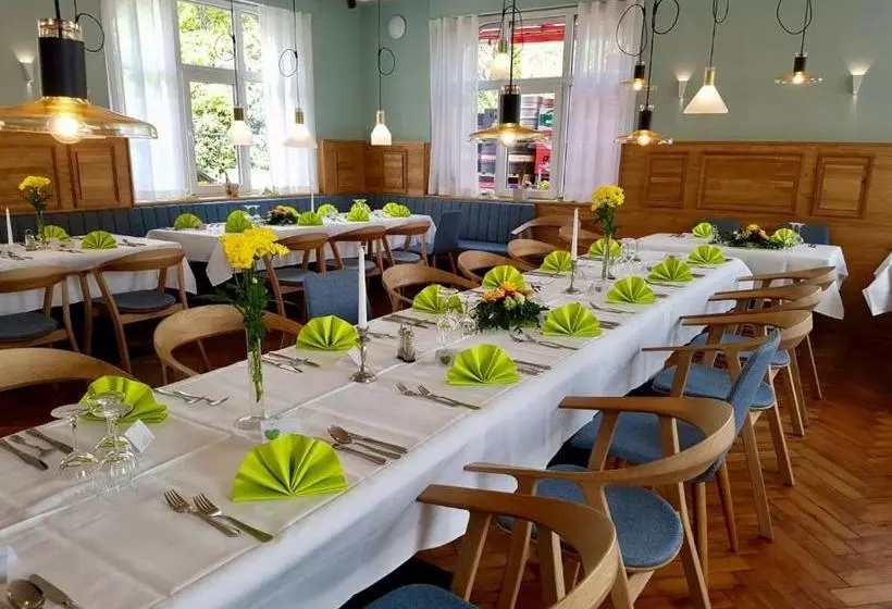 ユースホステル Landgasthof Linde Hepbach, Hotel & Restaurant