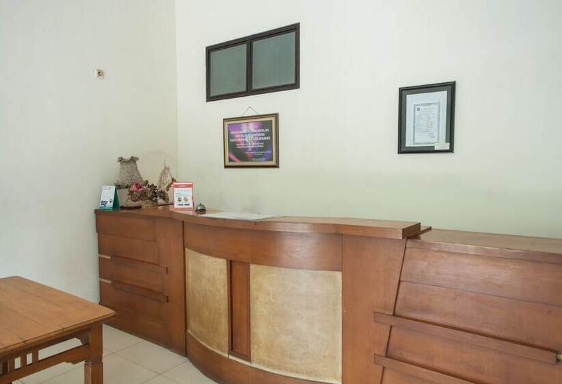 بنسيون Reddoorz @ Raya Ngagel 2