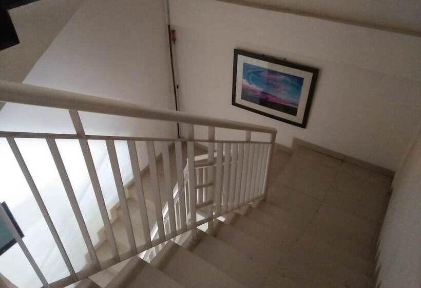 بنسيون Reddoorz @ Raya Ngagel 2