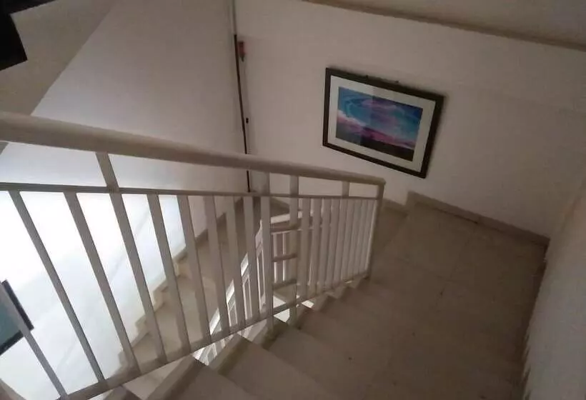 ペンション Reddoorz @ Raya Ngagel 2