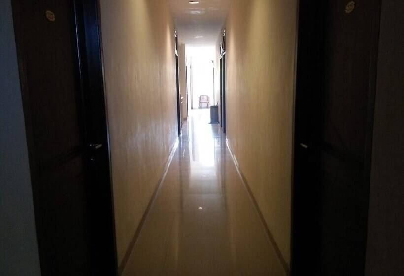 بنسيون Reddoorz @ Raya Ngagel 2