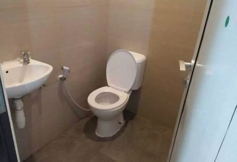 ペンション Reddoorz @ Raya Ngagel 2