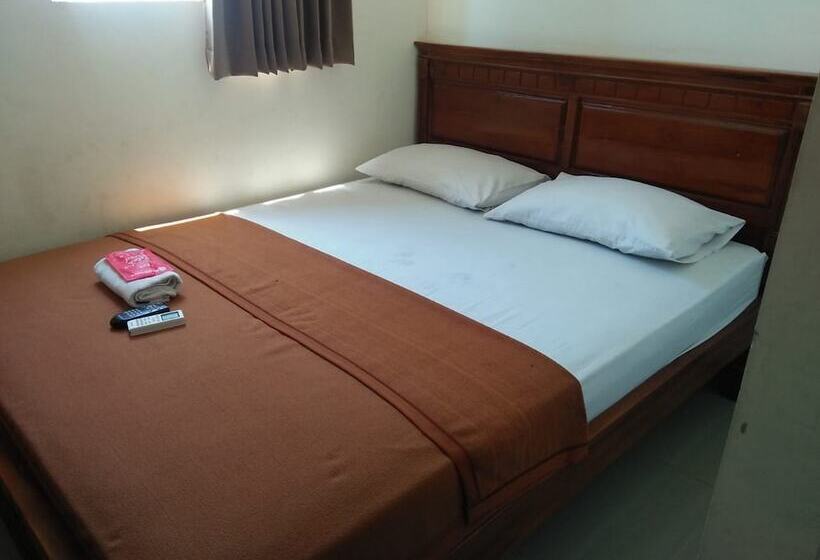 بنسيون Reddoorz @ Raya Ngagel 2