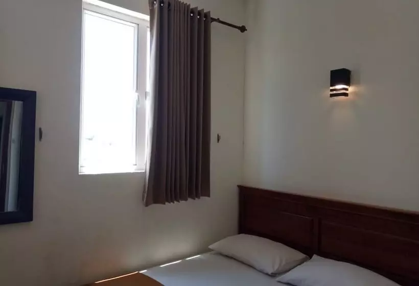 ペンション Reddoorz @ Raya Ngagel 2