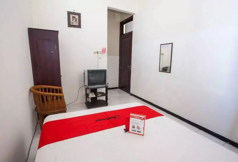 ペンション Reddoorz @ Raya Ngagel 2