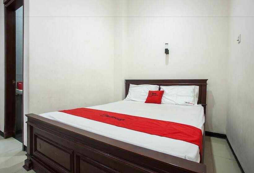 بنسيون Reddoorz @ Raya Ngagel 2