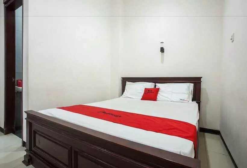 ペンション Reddoorz @ Raya Ngagel 2