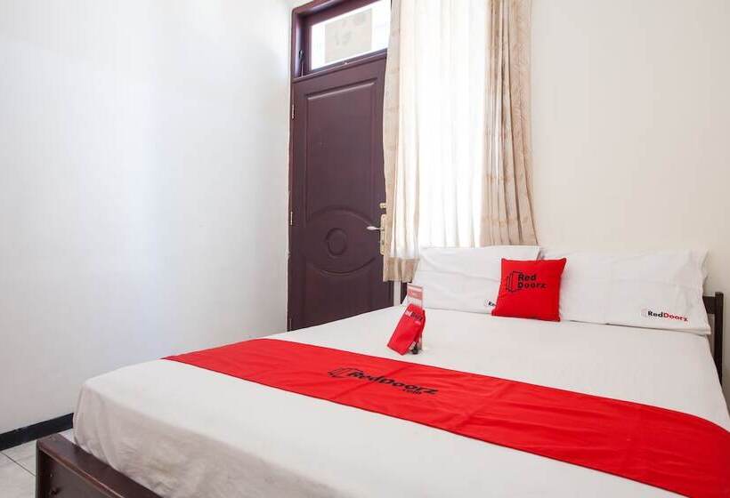 بنسيون Reddoorz @ Raya Ngagel 2