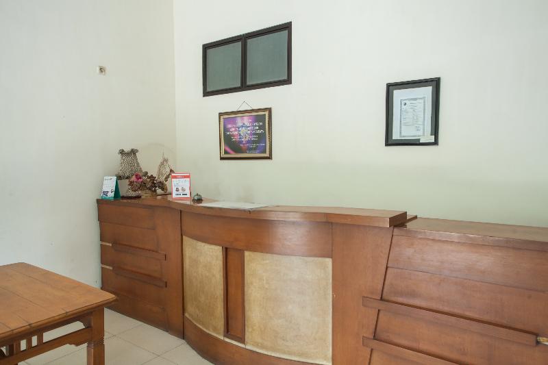 بنسيون Reddoorz @ Raya Ngagel 2