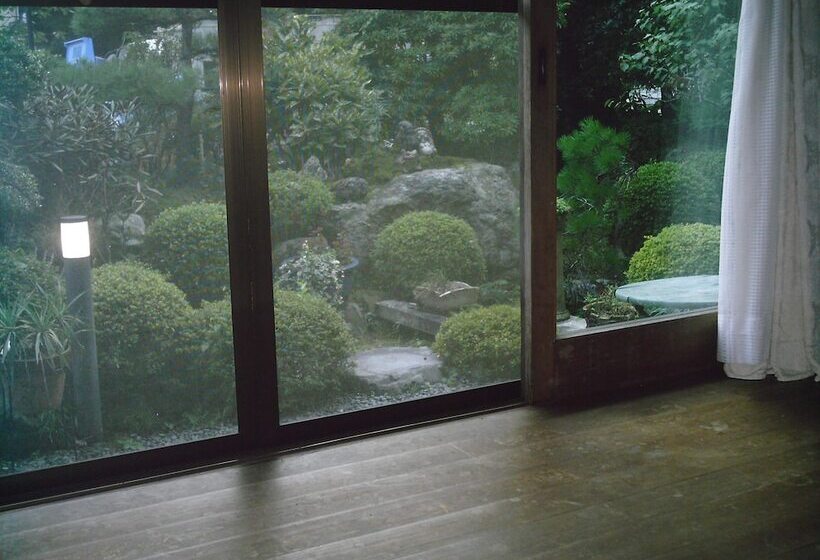 旅館 Minsyuku Kochihira