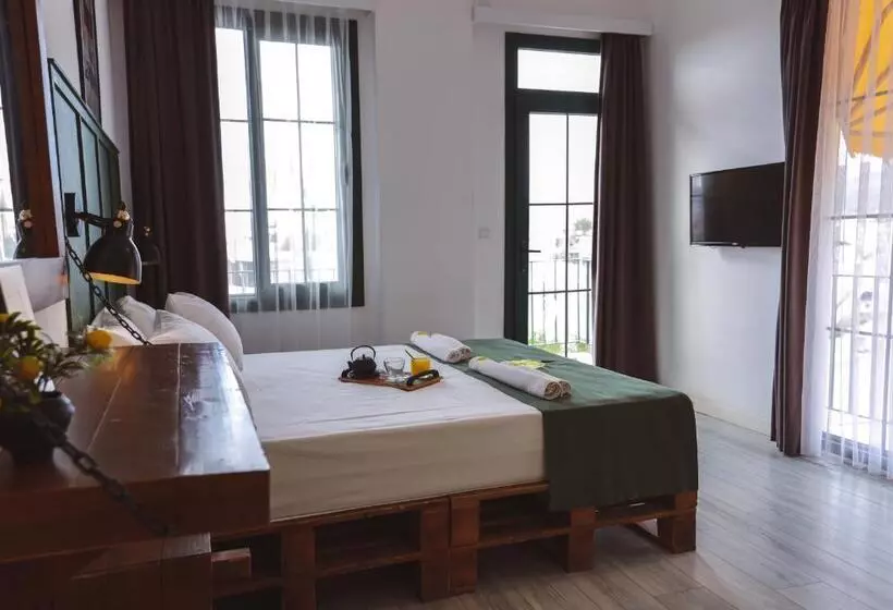 Aamiaismajoitus (B&B) Limon Inn Hotel, Taşucu