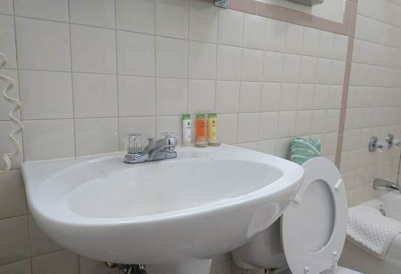 Мотель Heritage Inn