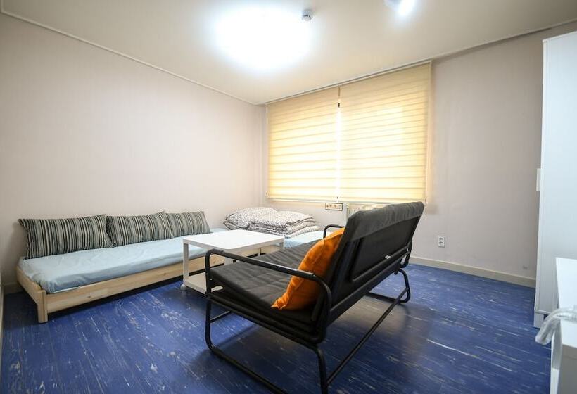 پانسیون Bluehum Guesthouse Hostel