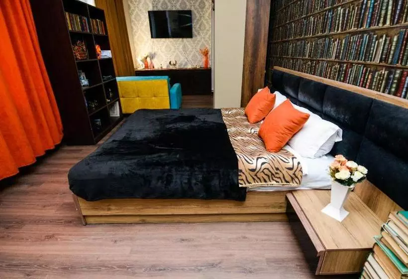 Check Inn Tbilisi