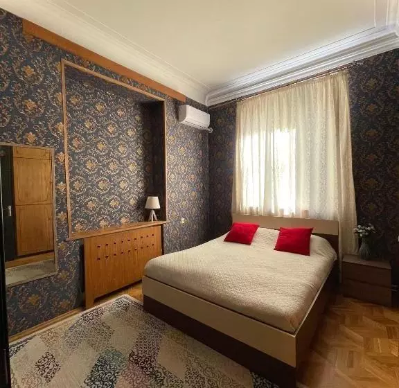 Check Inn Tbilisi