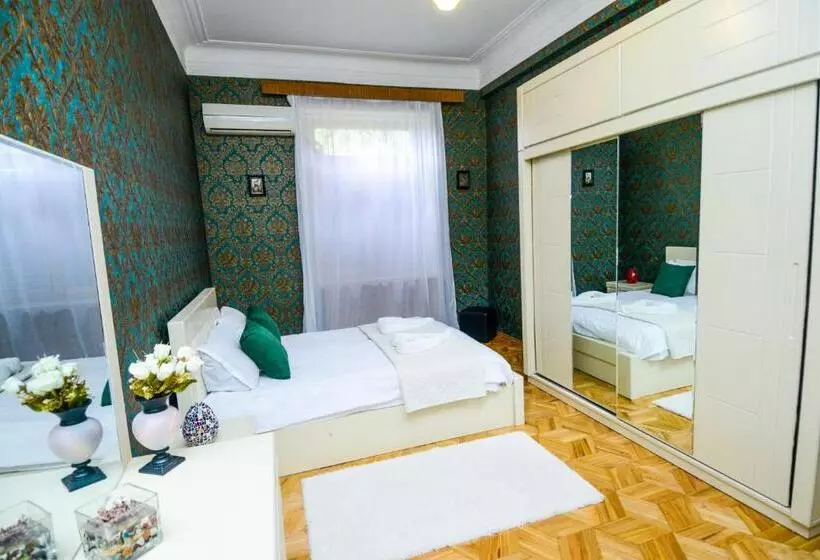 Check Inn Tbilisi