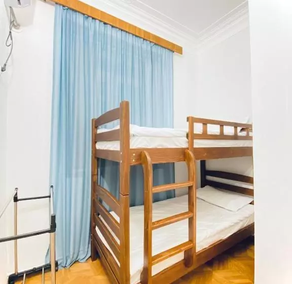 Check Inn Tbilisi