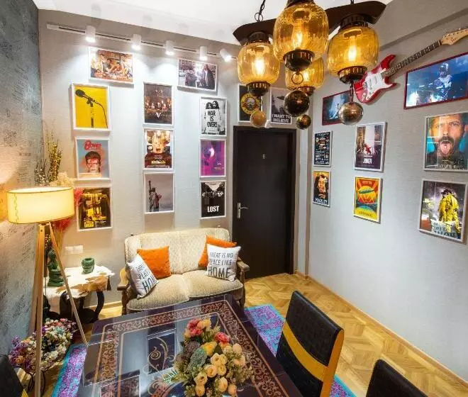 Check Inn Tbilisi