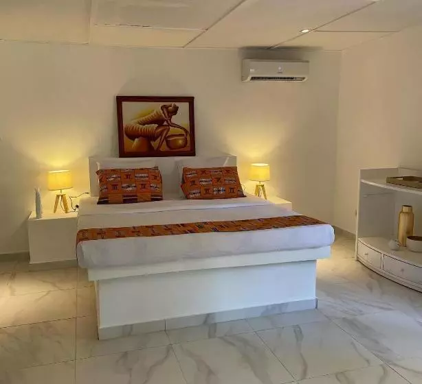 هتل African Queen Lodge