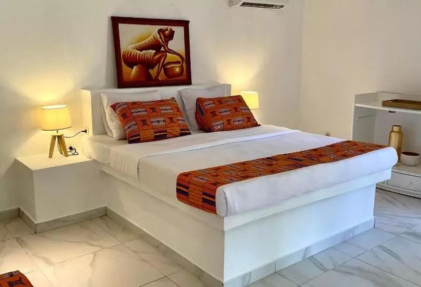 هتل African Queen Lodge