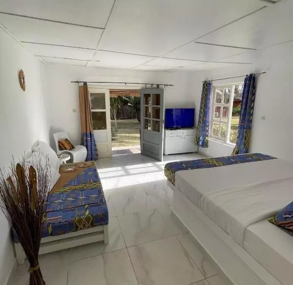 هتل African Queen Lodge