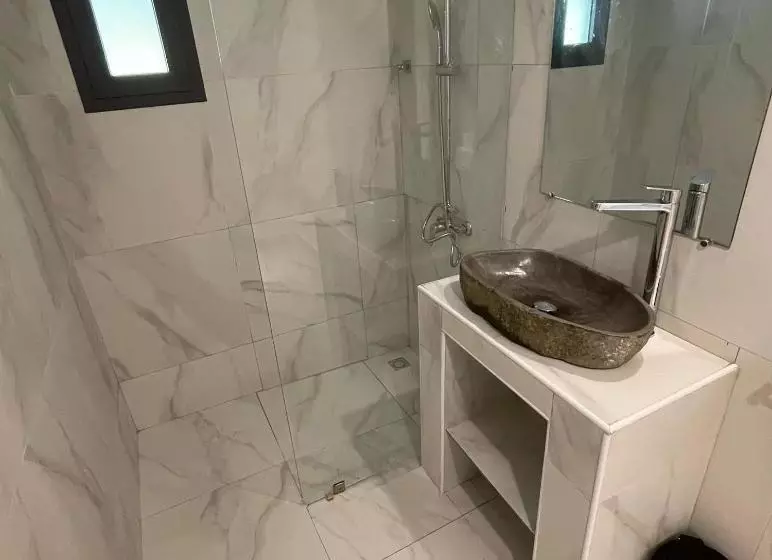 هتل African Queen Lodge