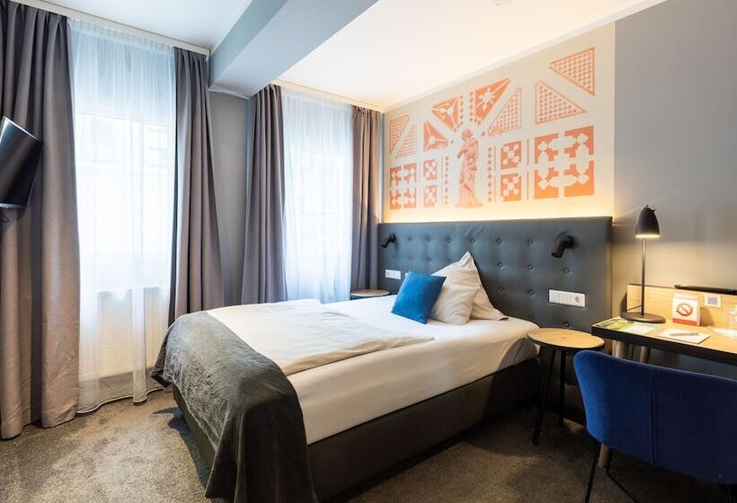 هتل Yors Boutique