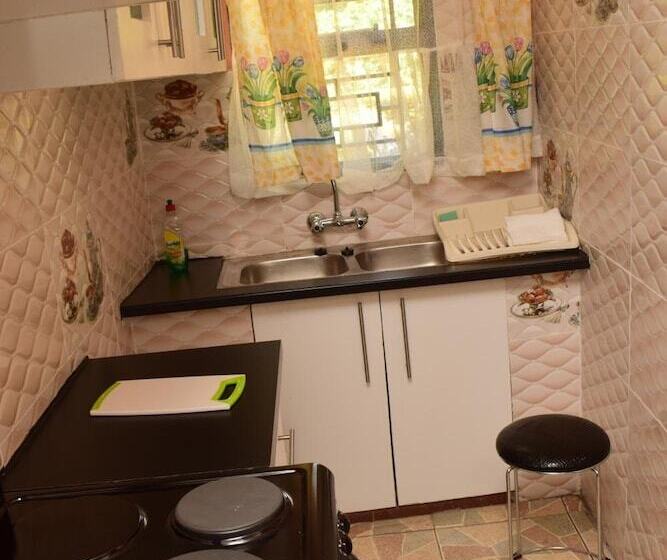 پانسیون The 244 Guest Houses