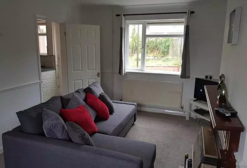 Vetrelax Ipswich Newly Refurbished House