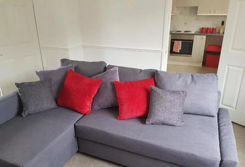 Vetrelax Ipswich Newly Refurbished House