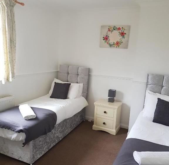 Vetrelax Ipswich Newly Refurbished House