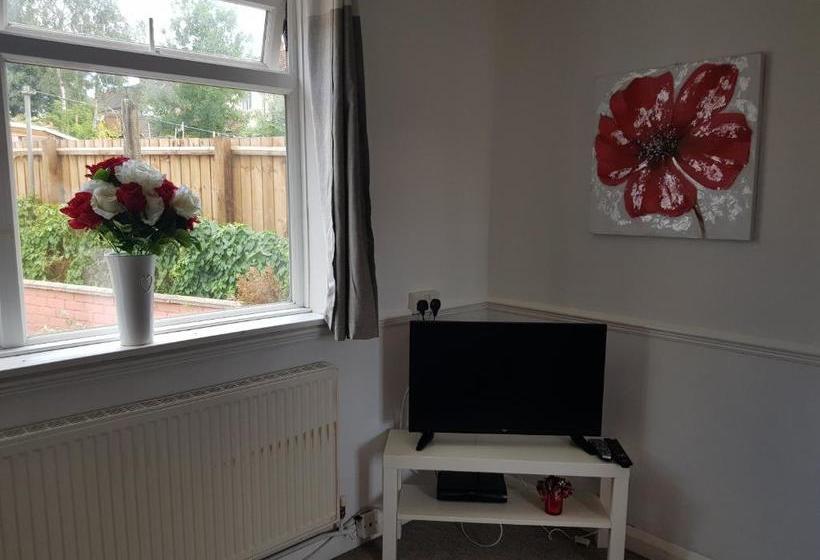 Vetrelax Ipswich Newly Refurbished House