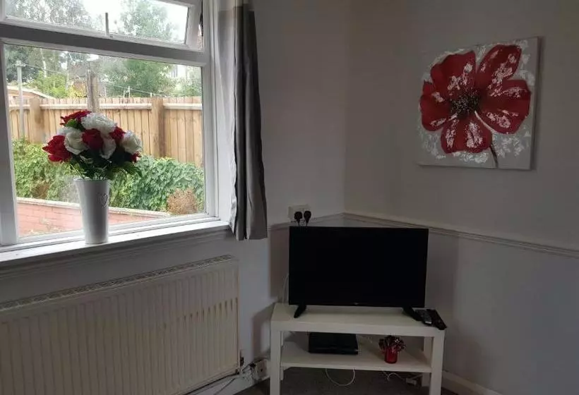 Vetrelax Ipswich Newly Refurbished House