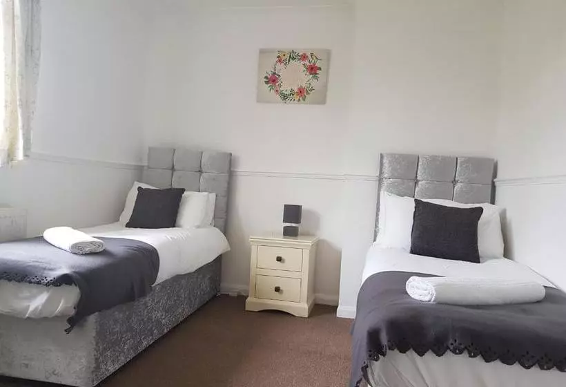 Vetrelax Ipswich Newly Refurbished House