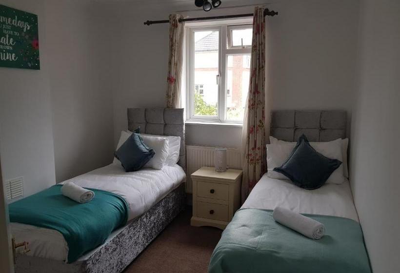 Vetrelax Ipswich Newly Refurbished House