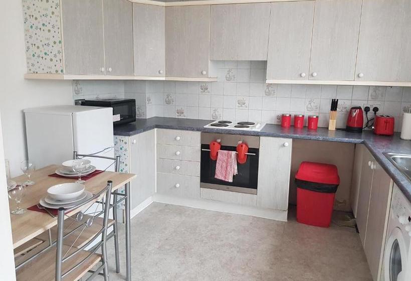 Vetrelax Ipswich Newly Refurbished House