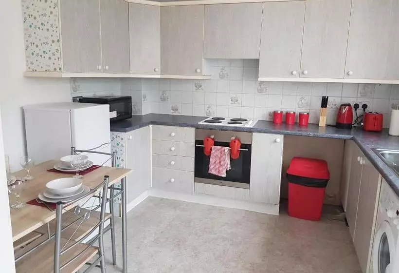 Vetrelax Ipswich Newly Refurbished House