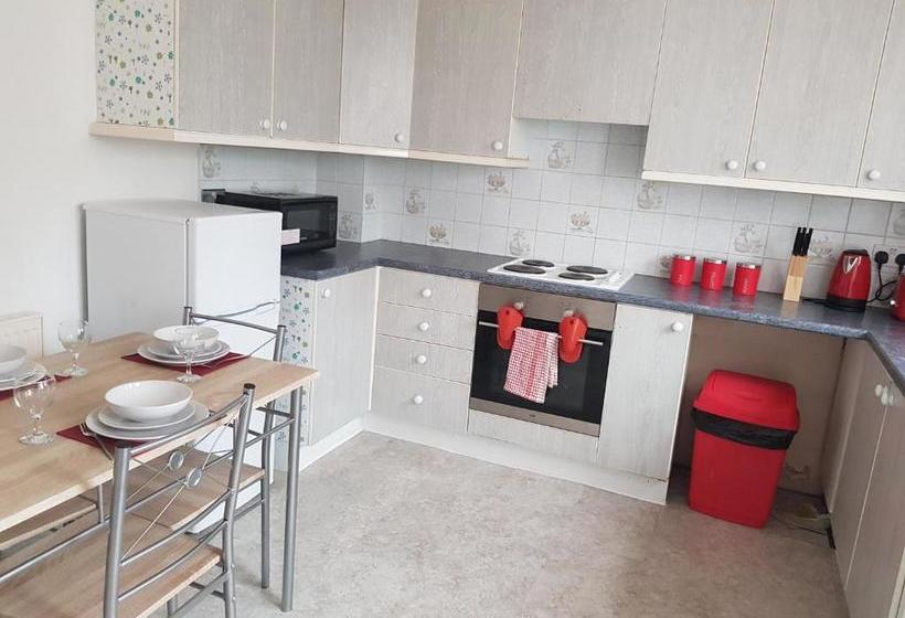 Vetrelax Ipswich Newly Refurbished House