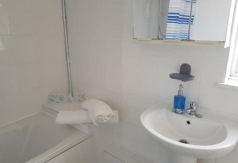 Vetrelax Ipswich Newly Refurbished House