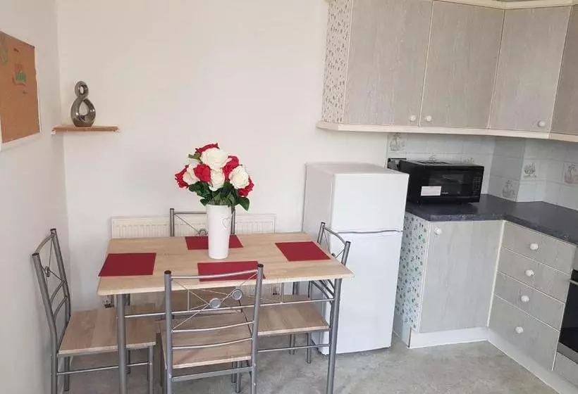 Vetrelax Ipswich Newly Refurbished House